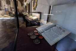 JG_250814_KRK_7802.jpg-Noc Cracovia Sacra 2025: Korony, infuły i królewskie artefakty