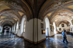 JG_250814_KRK_7804.jpg-Noc Cracovia Sacra 2025: Korony, infuły i królewskie artefakty