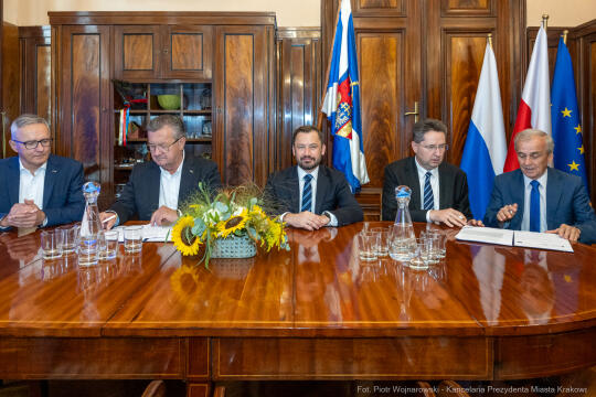 tramwaj, dwukierunkowy, umowa, PESA, MPK, Miszalski, Zdziarski, Świerczyński