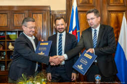 tramwaj, dwukierunkowy, umowa, PESA, MPK, Miszalski, Zdziarski, Świerczyński