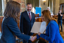 20250821-BSK_1911.jpg-Nowi liderzy w oświacie, podziękowania dla ustępujących