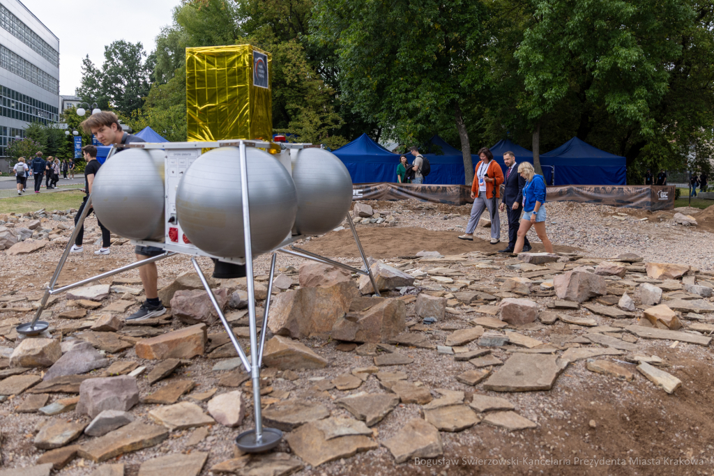 BS-250831-BSK_7055.jpg-ERC, Miszalski, Dekoracja  Autor: B. Świerzowski