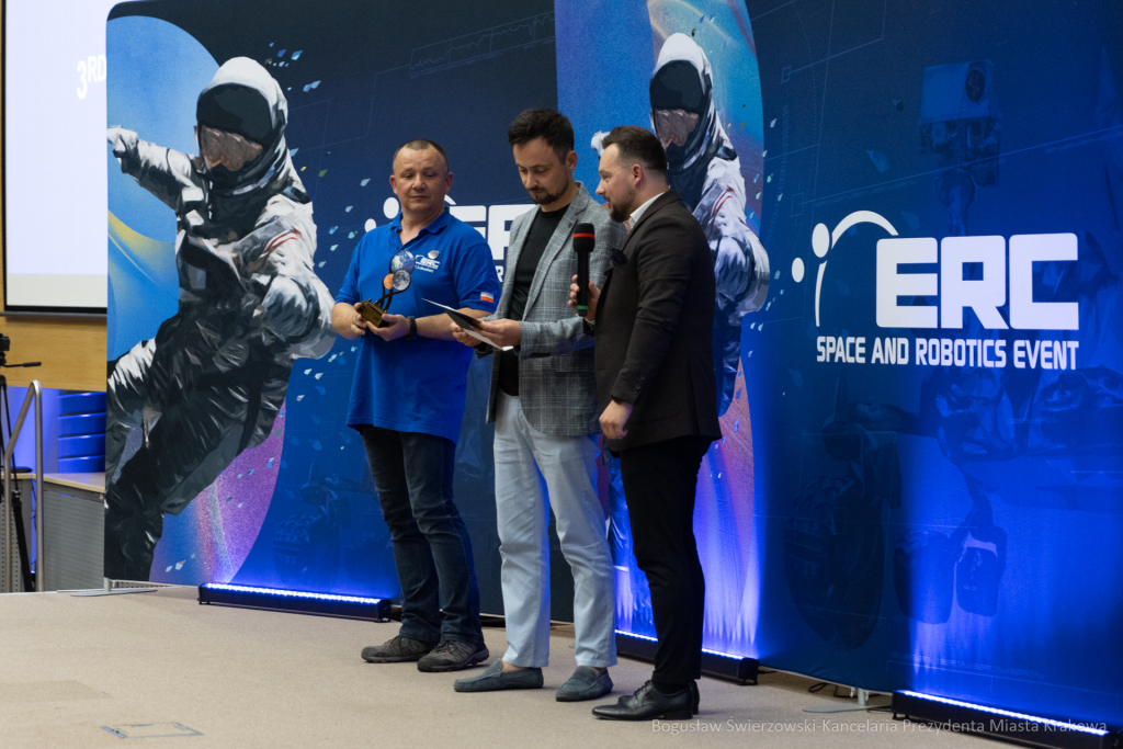 BS-250831-BSK_7170.jpg-ERC, Miszalski, Dekoracja  Autor: B. Świerzowski