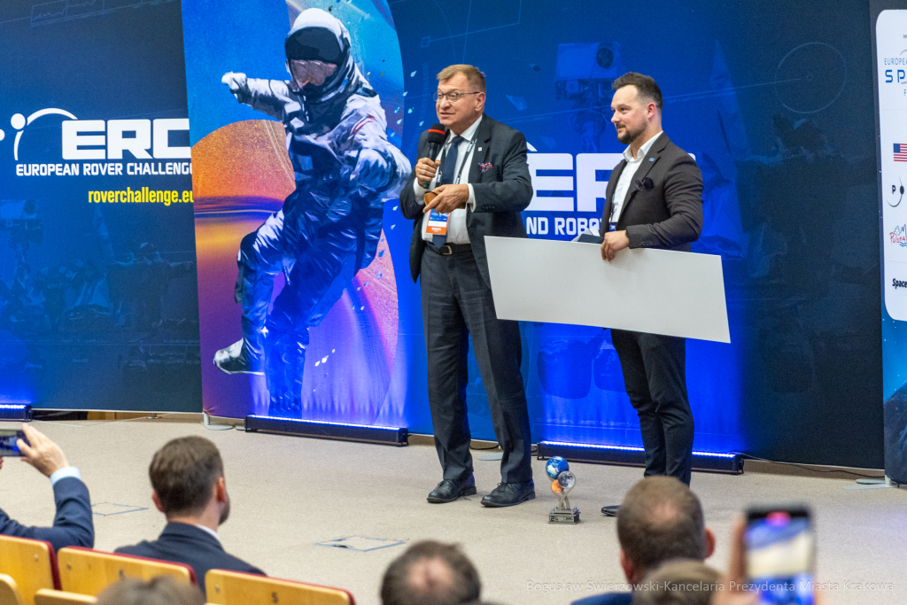 BS-250831-BSK_7195.jpg-ERC, Miszalski, Dekoracja  Autor: B. Świerzowski