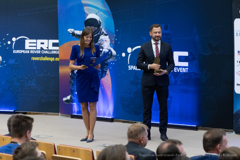 BS-250831-BSK_7223.jpg-ERC, Miszalski, Dekoracja  Autor: B. Świerzowski