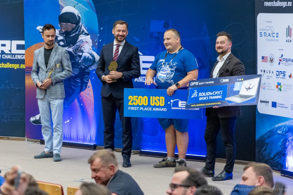 BS-250831-BSK_7258.jpg-ERC, Miszalski, Dekoracja  Autor: B. Świerzowski