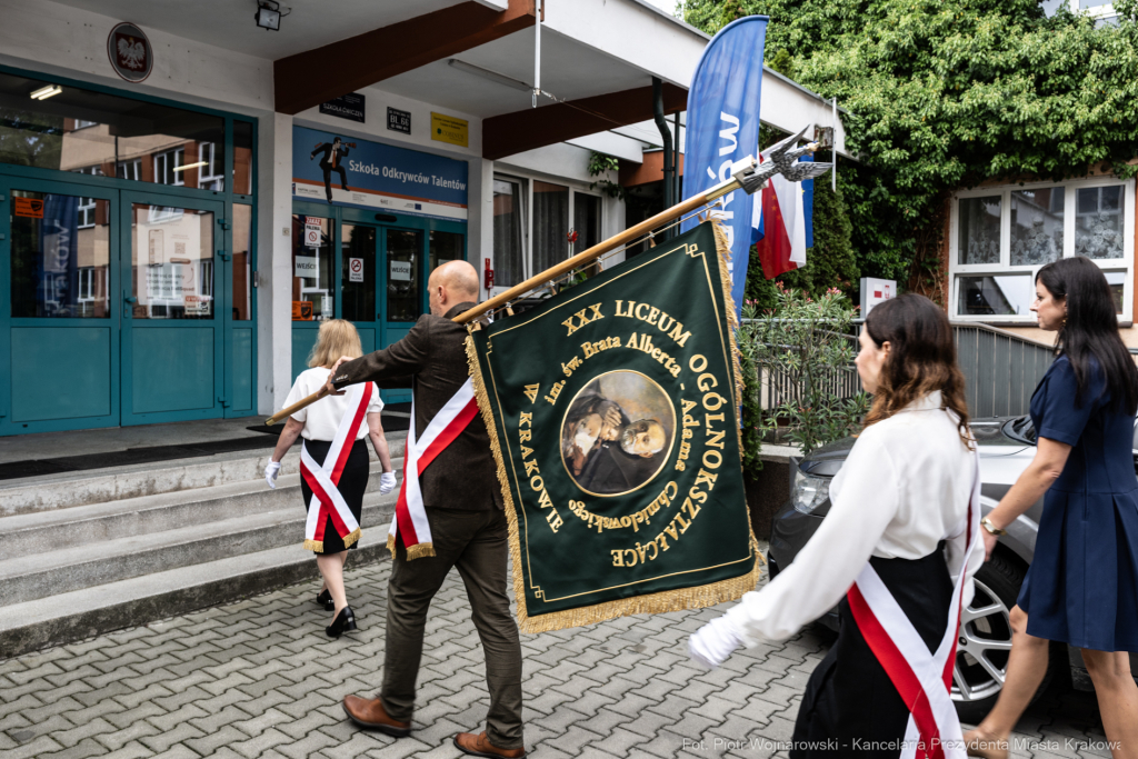 Miszalski, XXX, LO, Liceum Ogólnokształcące, nowy rok szkolny, Raś, Klaman, hala, Pasek  Autor: P. Wojnarowski