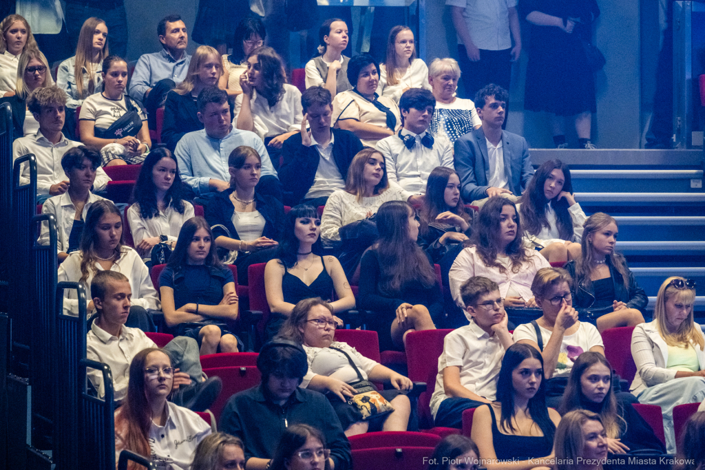 Miszalski, XXX, LO, Liceum Ogólnokształcące, nowy rok szkolny, Raś, Klaman, hala, Pasek  Autor: P. Wojnarowski