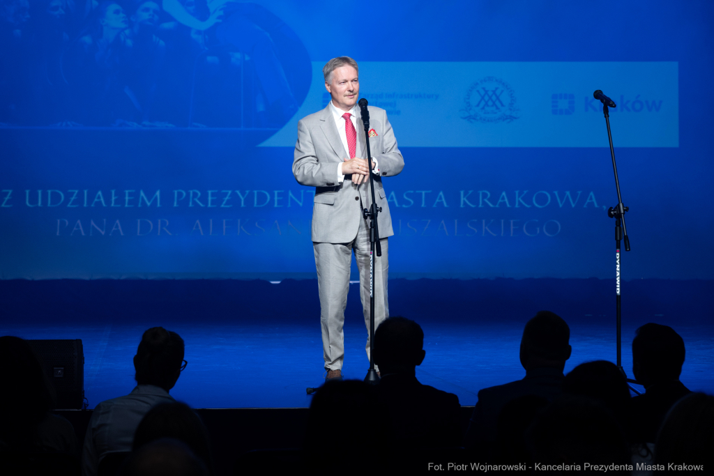 Miszalski, XXX, LO, Liceum Ogólnokształcące, nowy rok szkolny, Raś, Klaman, hala, Pasek  Autor: P. Wojnarowski