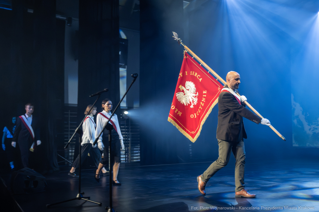 Miszalski, XXX, LO, Liceum Ogólnokształcące, nowy rok szkolny, Raś, Klaman, hala, Pasek  Autor: P. Wojnarowski