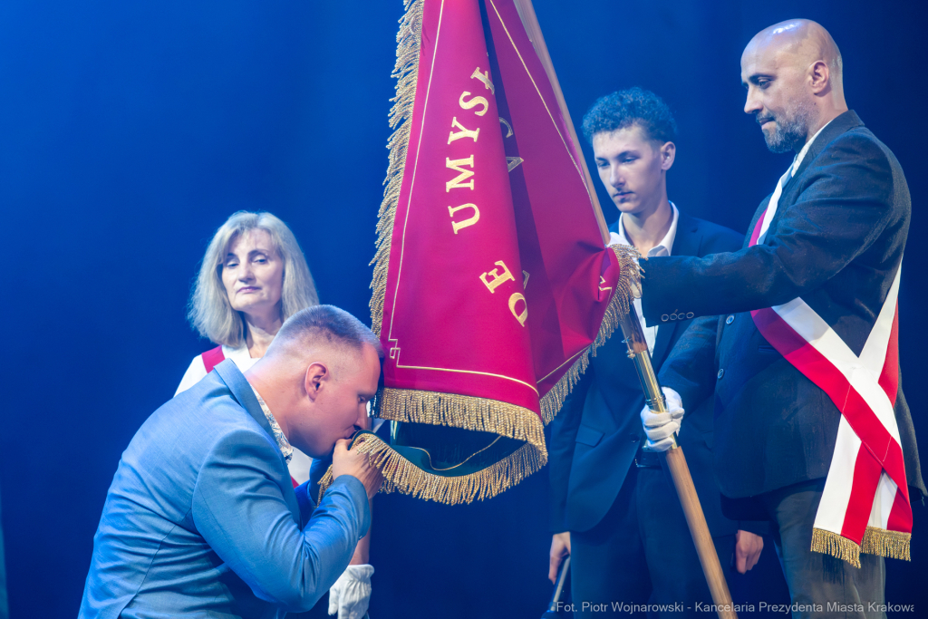 Miszalski, XXX, LO, Liceum Ogólnokształcące, nowy rok szkolny, Raś, Klaman, hala, Pasek  Autor: P. Wojnarowski