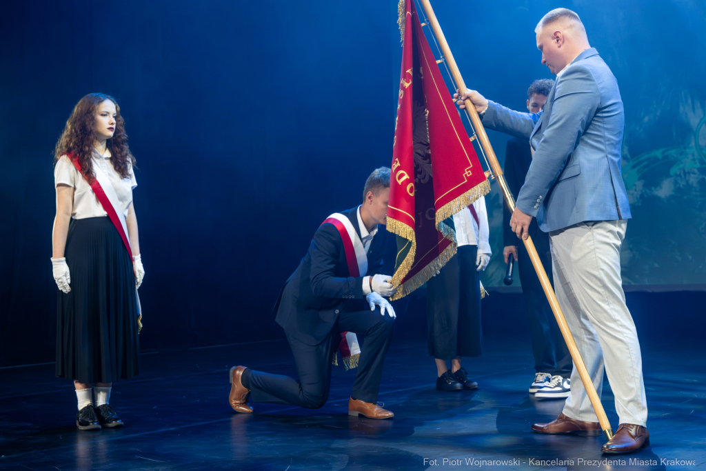 Miszalski, XXX, LO, Liceum Ogólnokształcące, nowy rok szkolny, Raś, Klaman, hala, Pasek  Autor: P. Wojnarowski