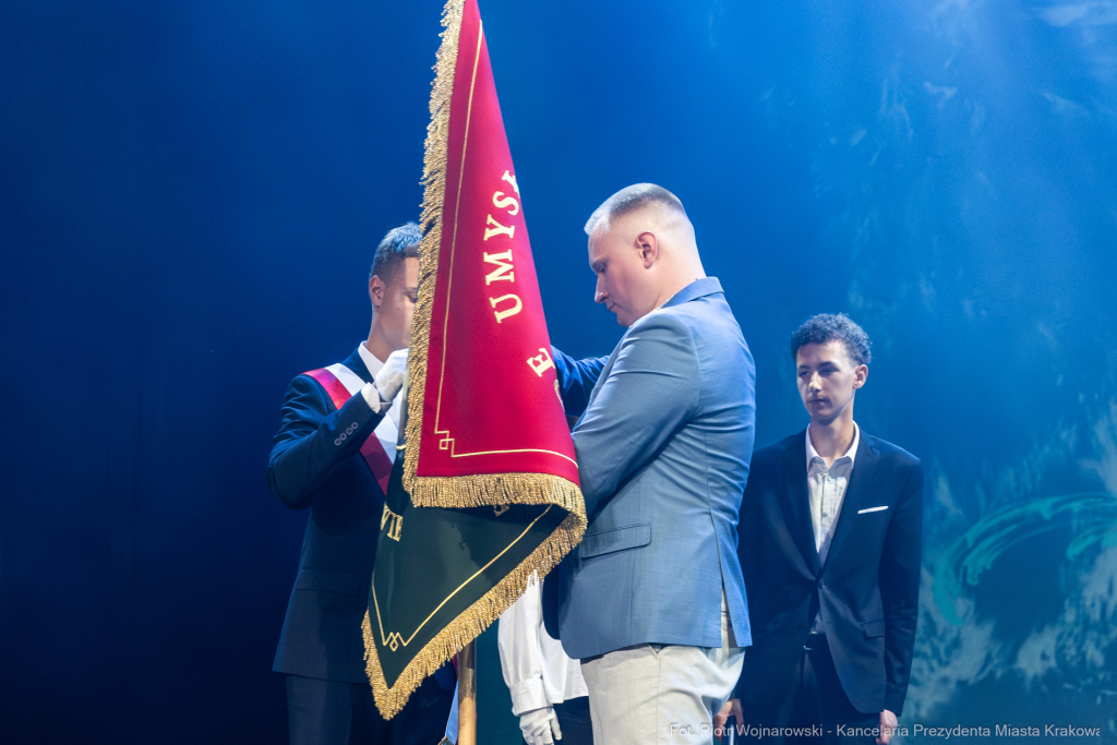 Miszalski, XXX, LO, Liceum Ogólnokształcące, nowy rok szkolny, Raś, Klaman, hala, Pasek  Autor: P. Wojnarowski