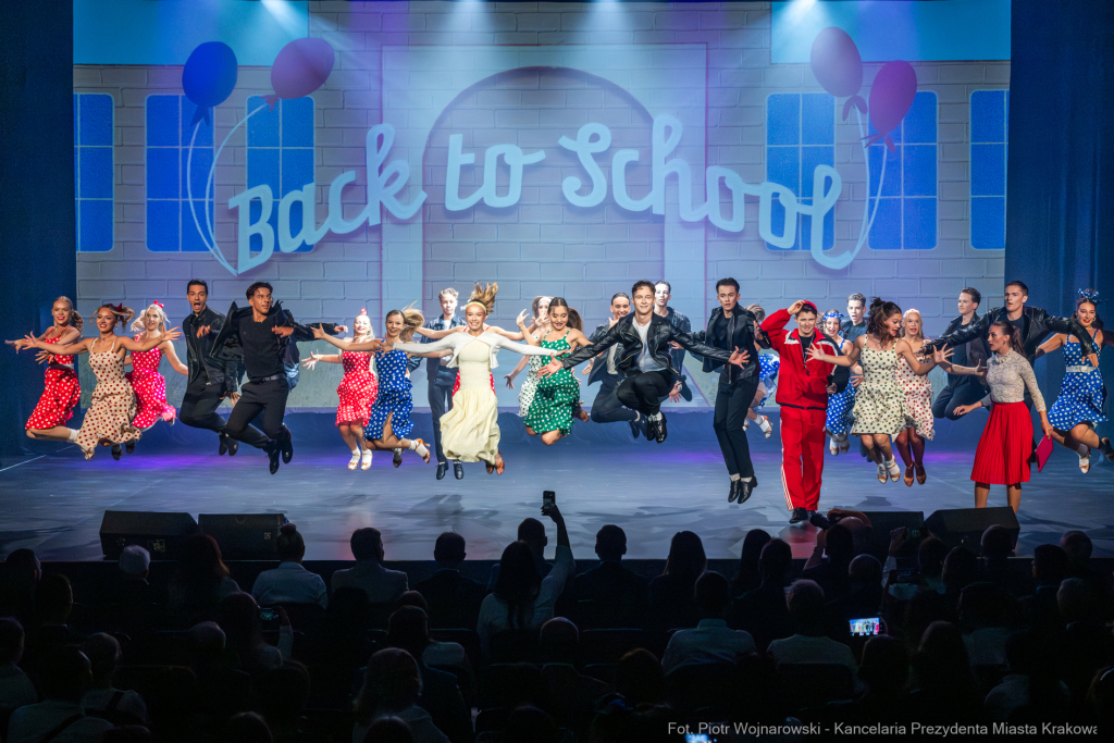 Miszalski, XXX, LO, Liceum Ogólnokształcące, nowy rok szkolny, Raś, Klaman, hala, Pasek  Autor: P. Wojnarowski