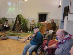 vwibBTWq.jpg-„Po partyzancie dziewczyna płacze” – pamięć i wzruszenie na Helclów.