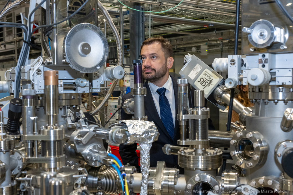 PW_564_009_fot. Piotr Wojnarowski.jpg-Miszalski, Solaris, wizyta, synchrotron, badania, technologia  Autor: P. Wojnarowski