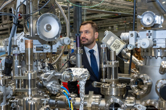 PW_564_009_fot. Piotr Wojnarowski.jpg-Miszalski, Solaris, wizyta, synchrotron, badania, technologia