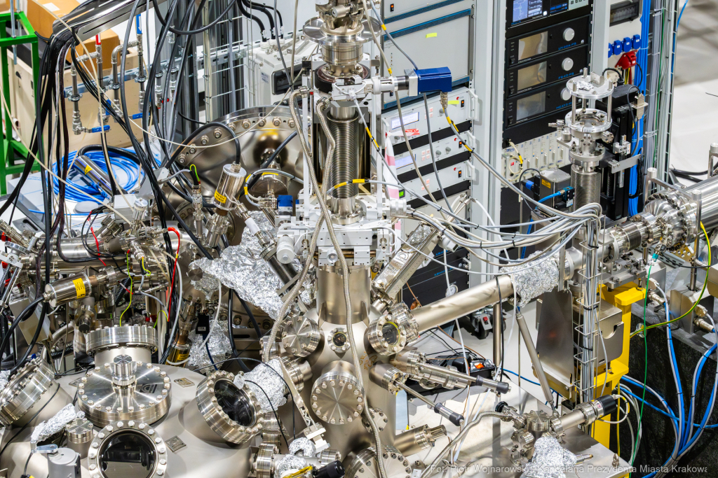 PW_564_010_fot. Piotr Wojnarowski.jpg-Miszalski, Solaris, wizyta, synchrotron, badania, technologia  Autor: P. Wojnarowski