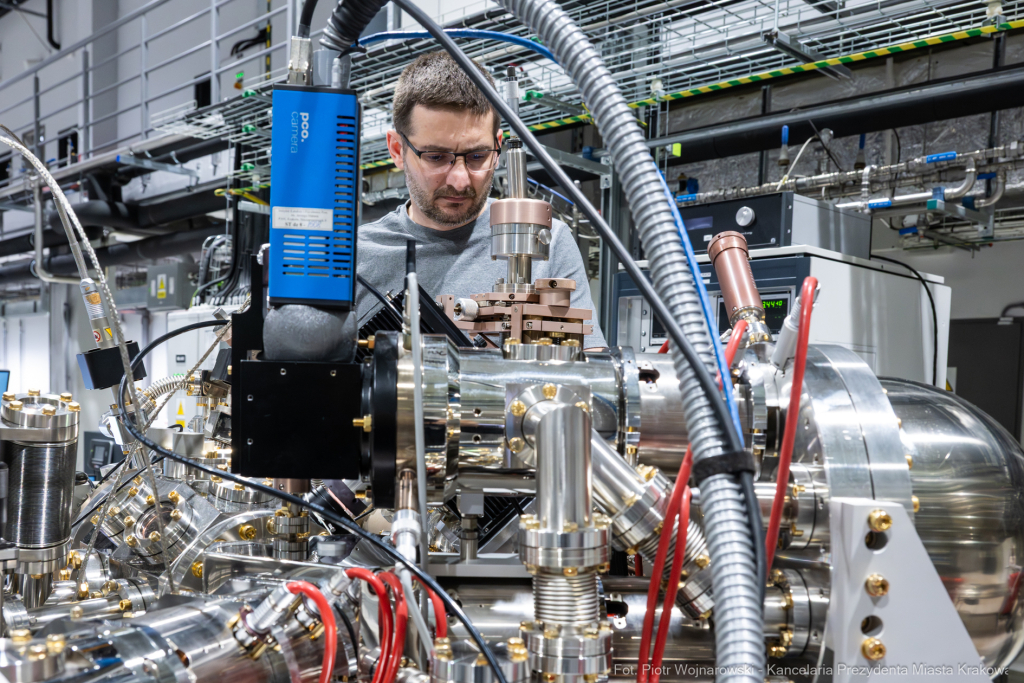 PW_564_011_fot. Piotr Wojnarowski.jpg-Miszalski, Solaris, wizyta, synchrotron, badania, technologia  Autor: P. Wojnarowski