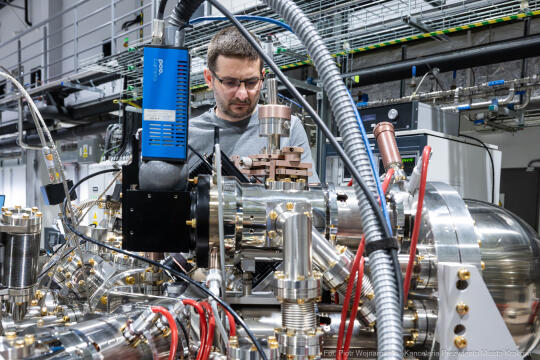 PW_564_011_fot. Piotr Wojnarowski.jpg-Miszalski, Solaris, wizyta, synchrotron, badania, technologia