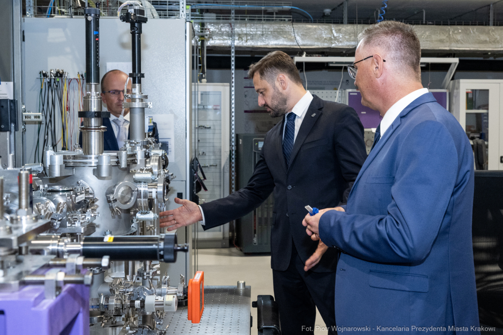 PW_564_012_fot. Piotr Wojnarowski.jpg-Miszalski, Solaris, wizyta, synchrotron, badania, technologia  Autor: P. Wojnarowski