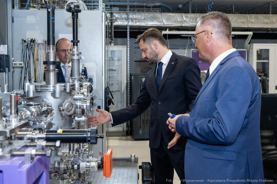 PW_564_012_fot. Piotr Wojnarowski.jpg-Miszalski, Solaris, wizyta, synchrotron, badania, technologia