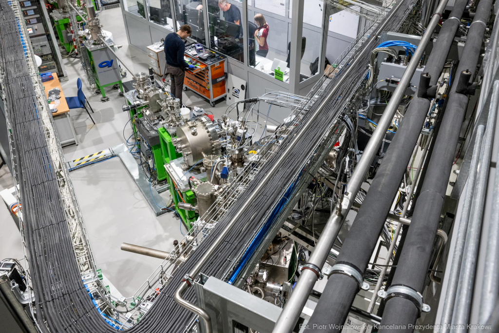 PW_564_013_fot. Piotr Wojnarowski.jpg-Miszalski, Solaris, wizyta, synchrotron, badania, technologia  Autor: P. Wojnarowski