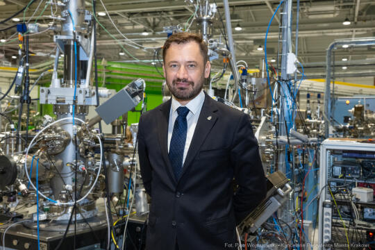 PW_564_014_fot. Piotr Wojnarowski.jpg-Miszalski, Solaris, wizyta, synchrotron, badania, technologia