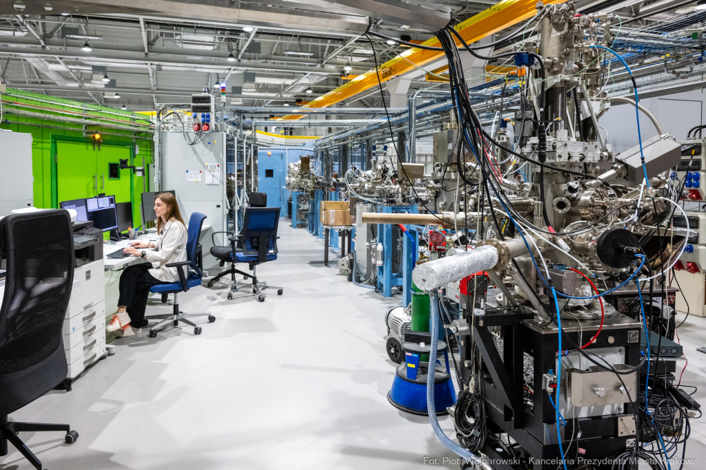 PW_564_016_fot. Piotr Wojnarowski.jpg-Miszalski, Solaris, wizyta, synchrotron, badania, technologia  Autor: P. Wojnarowski