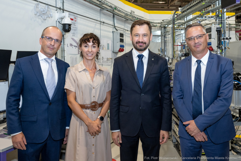 PW_564_019_fot. Piotr Wojnarowski.jpg-Miszalski, Solaris, wizyta, synchrotron, badania, technologia  Autor: P. Wojnarowski