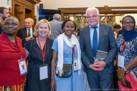 PW_563_021_fot. Piotr Wojnarowski.jpg-PEN, Kracik, Tokarczuk, Michnik, kongres