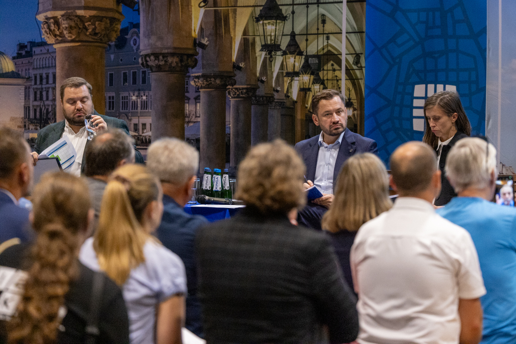 BSK_0040.jpg-Ławka, Miszalski, Sęk  Autor: B. Świerzowski