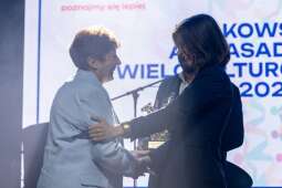 sxGS7TRg.jpeg-Wręczono tytuły dla Krakowskich Ambasadorów Wielokulturowości