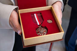 20250829_gloria_artis-01.jpg-Wielkie wyróżnienie dla naszej Mieszkanki – Pani Apolonii Ptak.