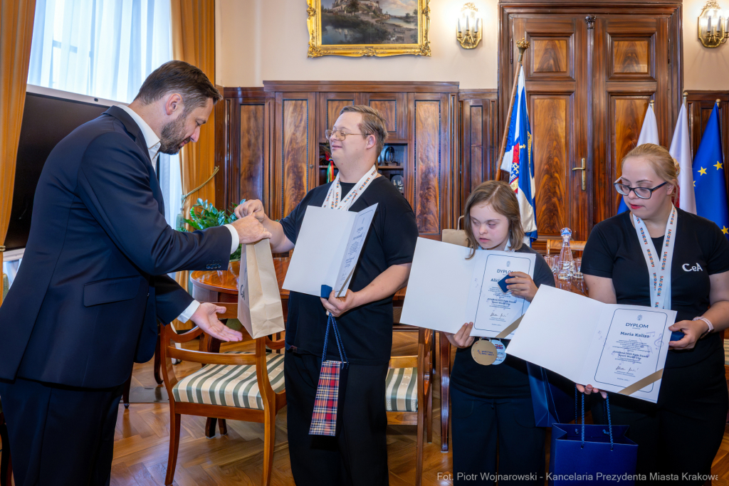 PW_568_009_fot. Piotr Wojnarowski.jpg-Miszalski, Cor et Animus, paratancerze, spotkanie, zdjęcia  Autor: P. Wojnarowski