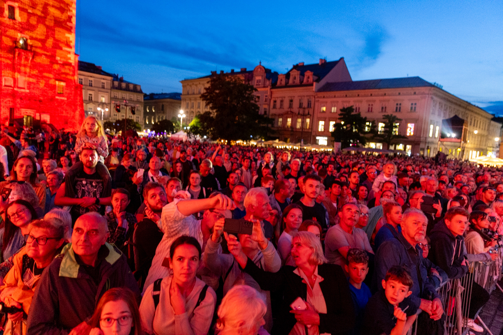 BSK_8412.jpg-Kronika Polska, Miszalski, Sęk  Autor: B. Świerzowski