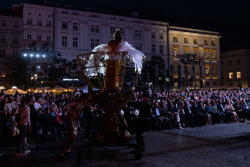 BSK_8492.jpg-Kronika Polska, Miszalski, Sęk  Autor: B. Świerzowski