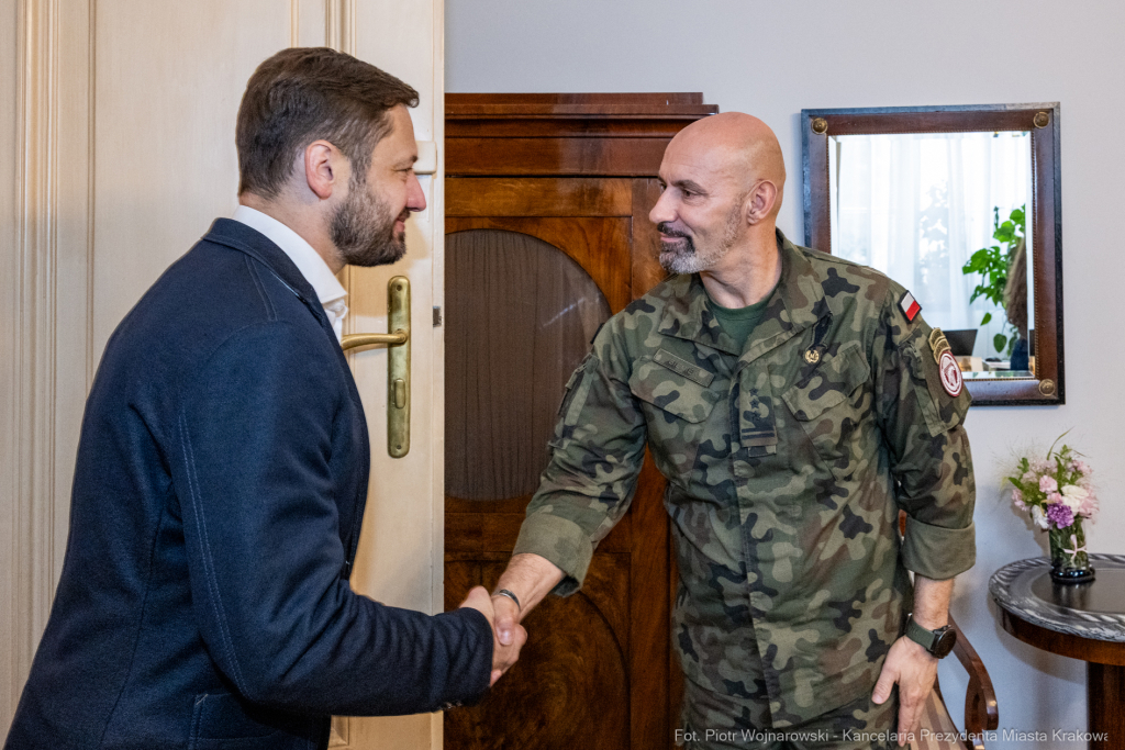 PW_573_001_fot. Piotr Wojnarowski.jpg-Miszalski, Bieniek, 6 BPD, spotkanie, zdjęcia  Autor: P. Wojnarowski