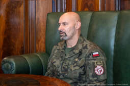 PW_573_005_fot. Piotr Wojnarowski.jpg-Miszalski, Bieniek, 6 BPD, spotkanie, zdjęcia