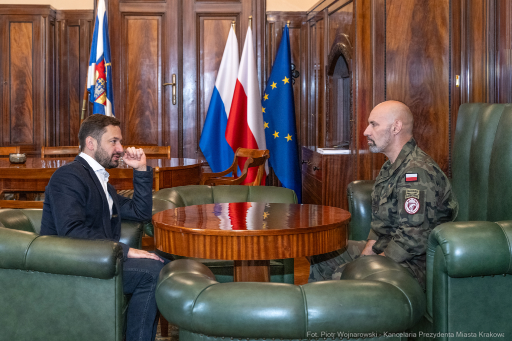 PW_573_006_fot. Piotr Wojnarowski.jpg-Miszalski, Bieniek, 6 BPD, spotkanie, zdjęcia  Autor: P. Wojnarowski