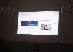 uhXOpYAd.jpg-Nasi Seniorzy uczą się bezpiecznego internetu.