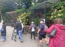 AHfN7CdT.jpg-Seniorzy z Domu Helclów w krakowskim ZOO.