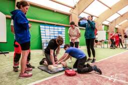 502680648_1218282983421758_158594020583300834_n.jpg-Krakowscy uczniowie ratują życie