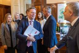 6HBq2NDw.jpeg-Wizyta delegacji z Wiednia – rozmowy o cyfrowej przyszłości miast