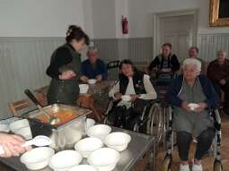 20251015_105855.jpg-Marchewkowe Spotkanie w DPS Helclów.