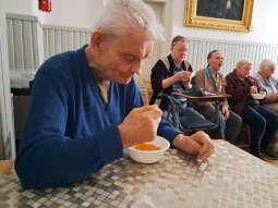 20251015_110023.jpg-Marchewkowe Spotkanie w DPS Helclów.