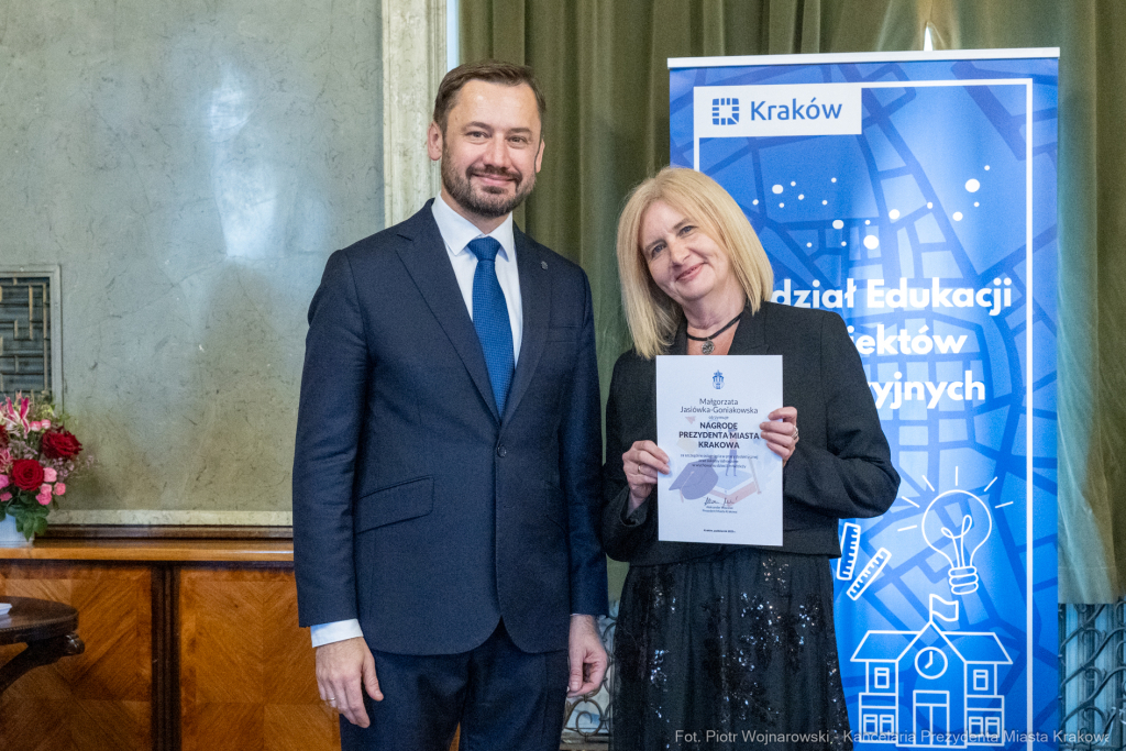 Miszalski, nauczyciele, nagroda Prezydenta, wręczenie, zdjęcia  Autor: P. Wojnarowski