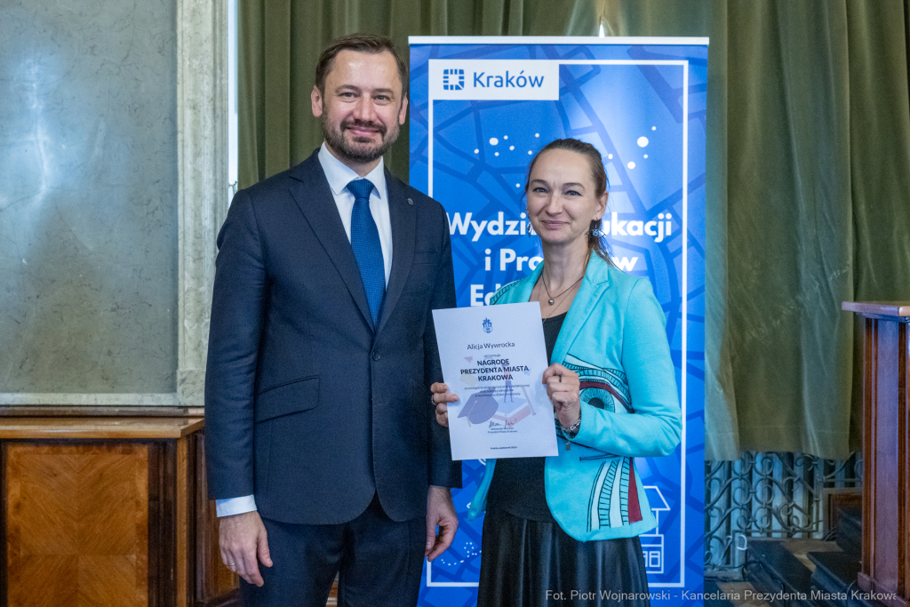 Miszalski, nauczyciele, nagroda Prezydenta, wręczenie, zdjęcia  Autor: P. Wojnarowski