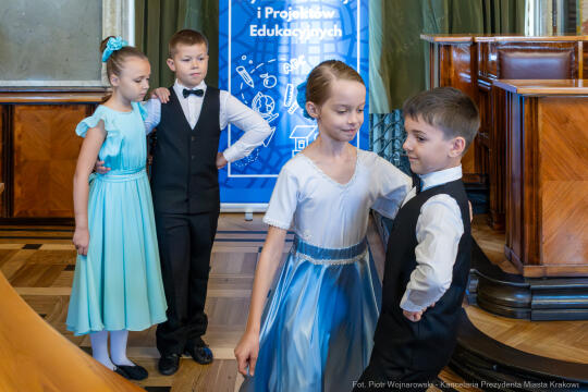 Klaman, nauczyciele, ponadpodstawowe, szkoły, nagroda Prezydenta, wręczenie, zdjęcia