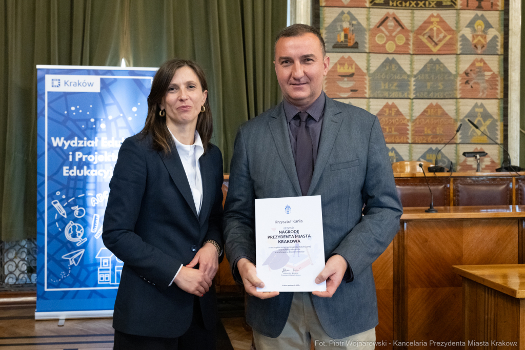 Klaman, nauczyciele, ponadpodstawowe, szkoły, nagroda Prezydenta, wręczenie, zdjęcia  Autor: P. Wojnarowski